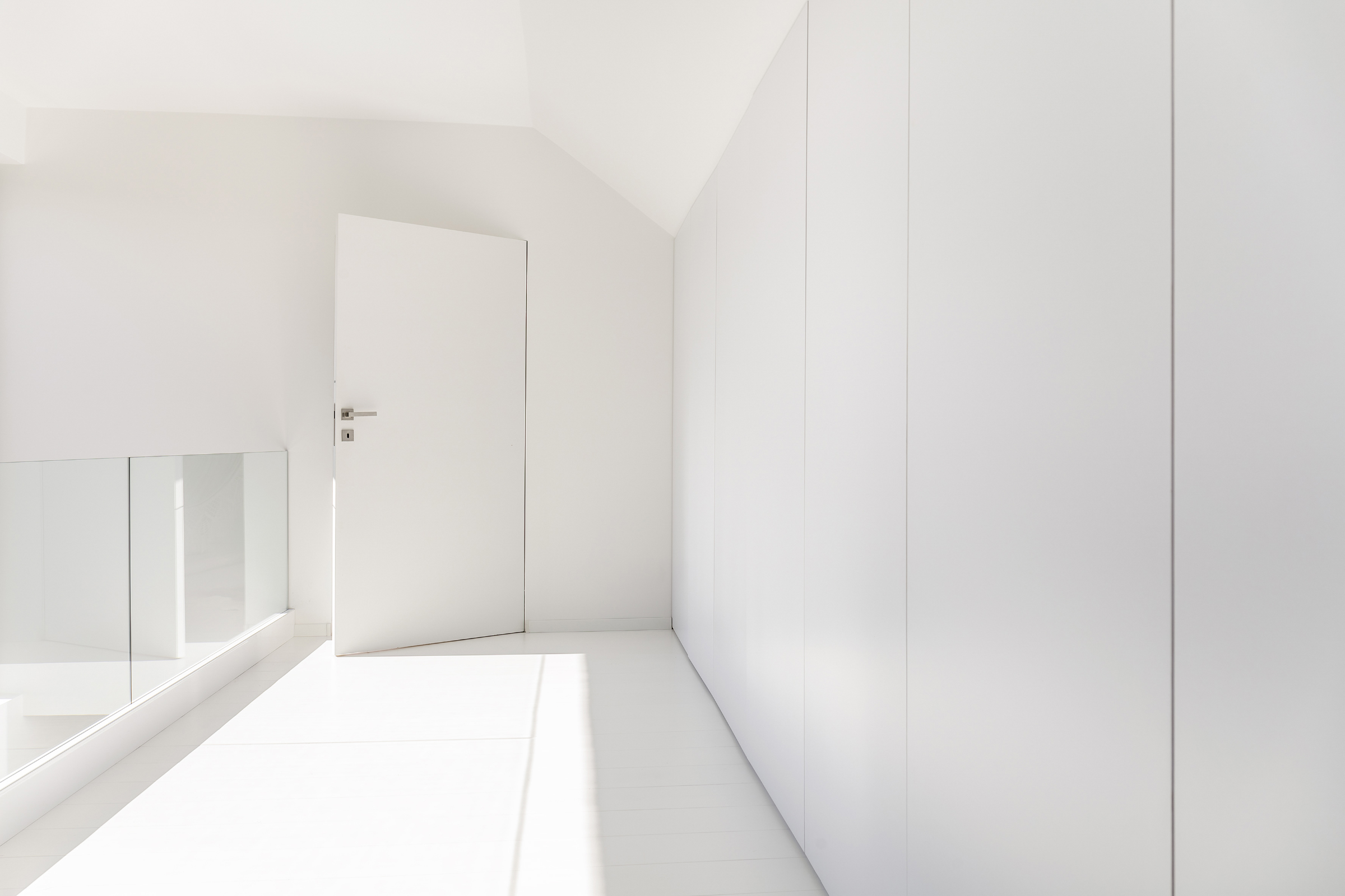 White home interior white-home-interior-2024-10-18-17-30-23-utc